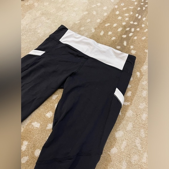 Lululemon Athletica Run: Mod Moves Crop in Black / White women’s size 8 - Picture 11 of 14